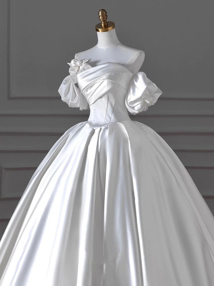 Timeless Ball Gown Sweetheart Long Puffy Sleeves Satin Wedding Dresses With Flowers