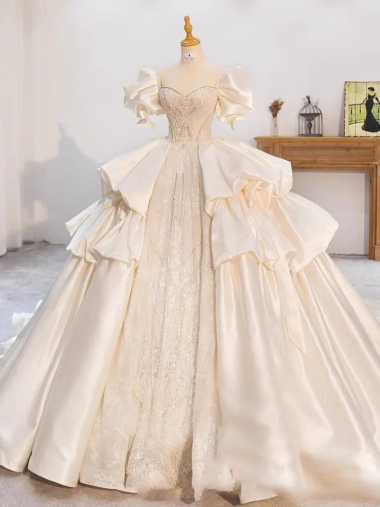 Dreamy Ball Gown Sweetheart Short Sleeves White Lace Wedding Dresses With Beads
