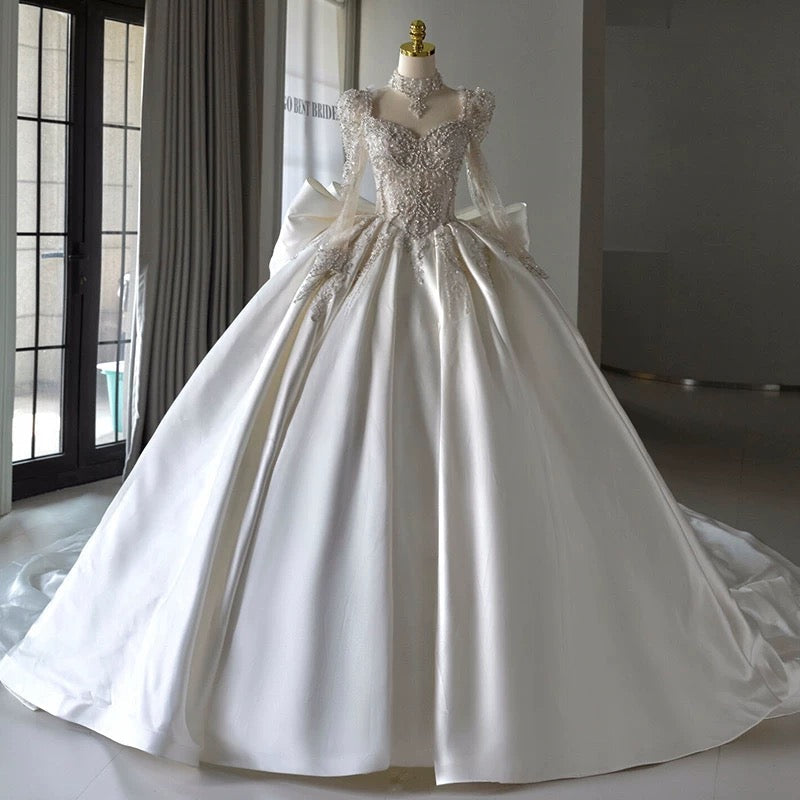 Chic Ball Gown Sweetheart White Long Sleeves Satin Wedding Dresses With Beads Bow