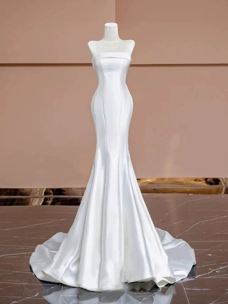 Timeless Mermaid Strapless Satin Long White Wedding Dresses With Buttons