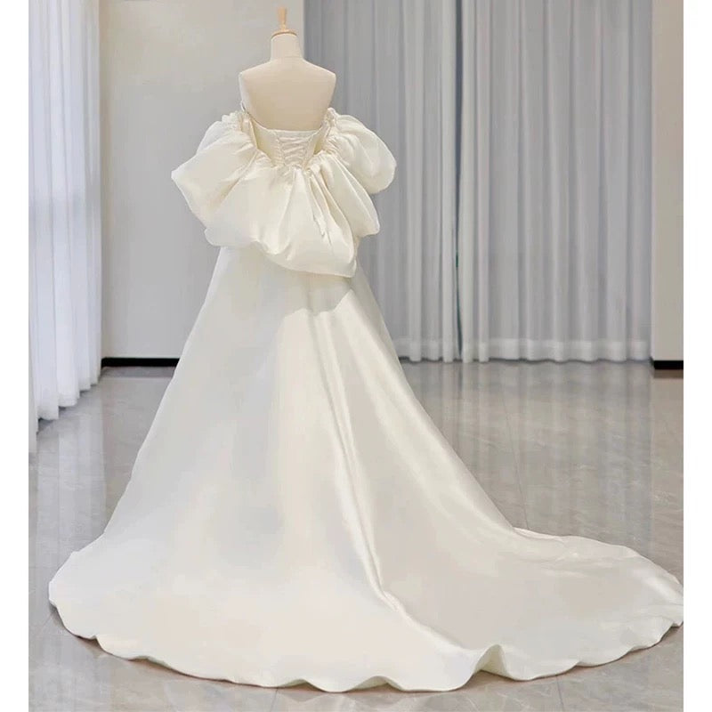 Simple Ball Gown Sweetheart Short Sleeves White Satin Wedding Dresses
