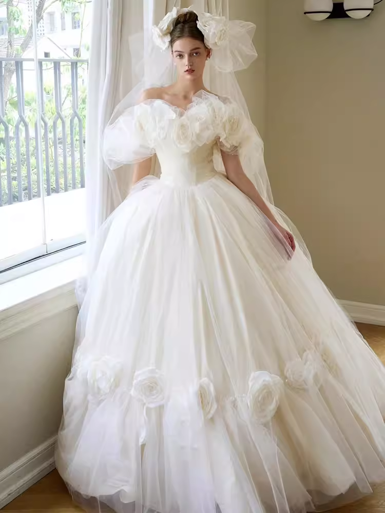 Luxury Ball Gown Short Sleeves Tulle White Wedding Dress