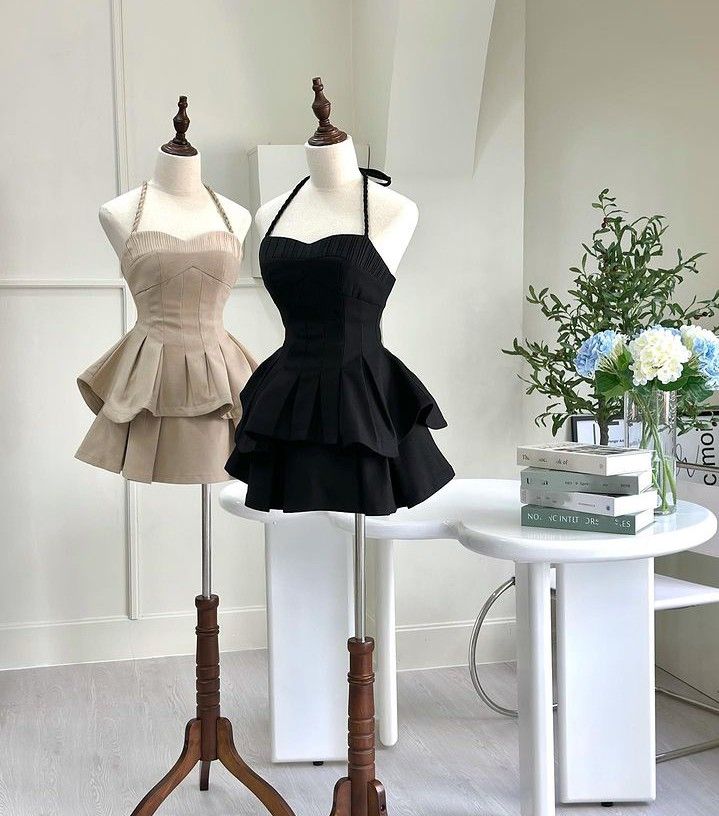 Cute A line Halter Black Ruffles Short Homecoming Dresses