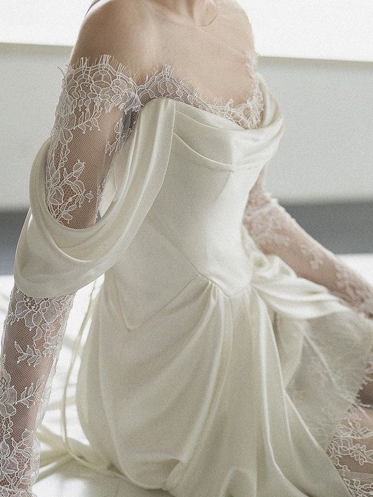 Romantic A line Scoop Neckline Lace Long Wedding Dresses