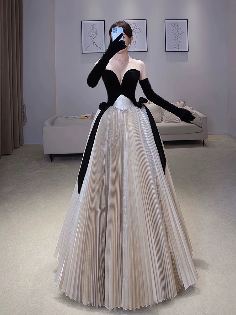 Pretty Ball Gown Strapless Tulle Layers Long Champagne Ruffles Prom Dresses Sweet 16 Dresses With Gloves