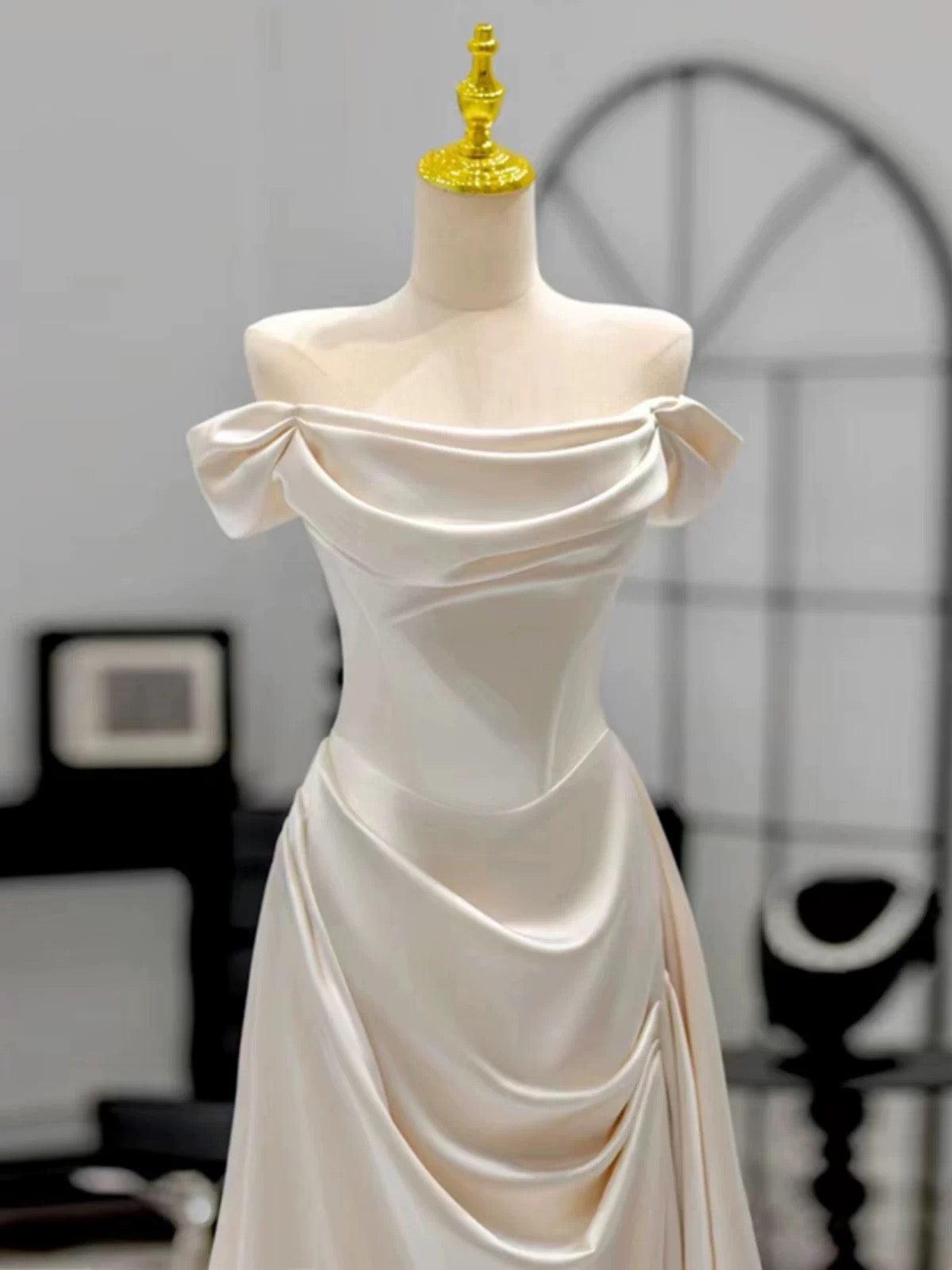 Chic Mermaid Strapless Short Sleeves White Satin Wedding Dresses With Ruffles