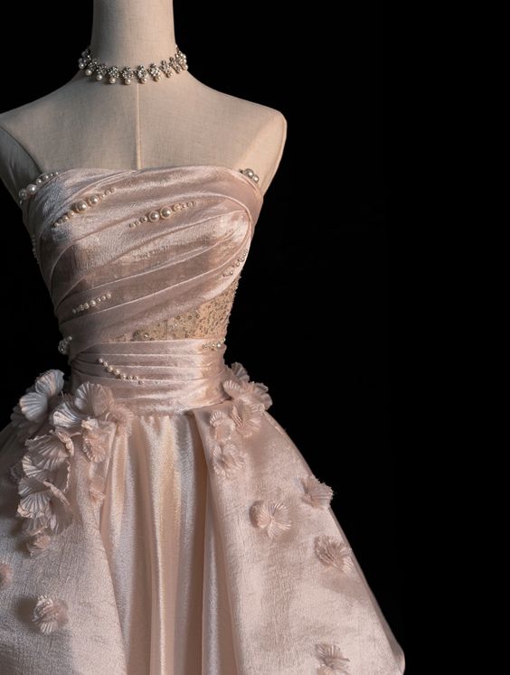 Elegant A-Line Strapless Tulle Long Prom Dress