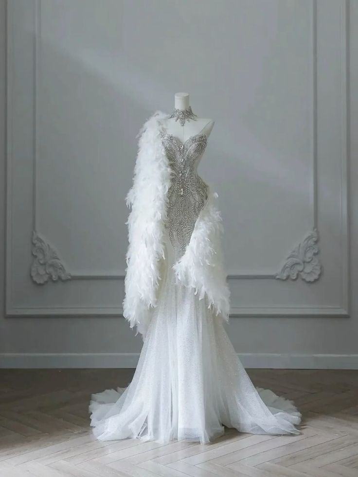 Vintage Mermaid Strapless White Tulle Long Wedding Dresses With Beads
