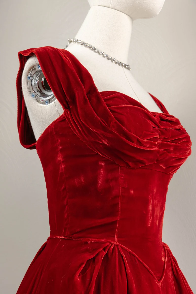 Vintage Ball Gown Sweetheart Red Velvet Prom Dresses Birthday Outfits