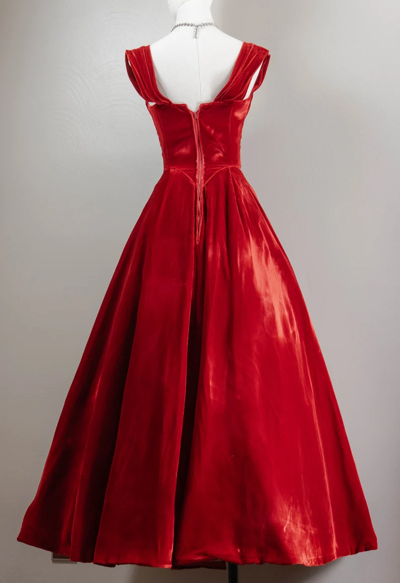Vintage Ball Gown Sweetheart Red Velvet Prom Dresses Birthday Outfits