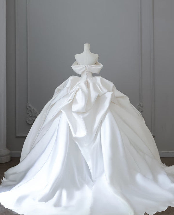 Chic Ball Gown Off The Shoulder White Short Sleeves Floral Satin Wedding Dresses With Ruffles