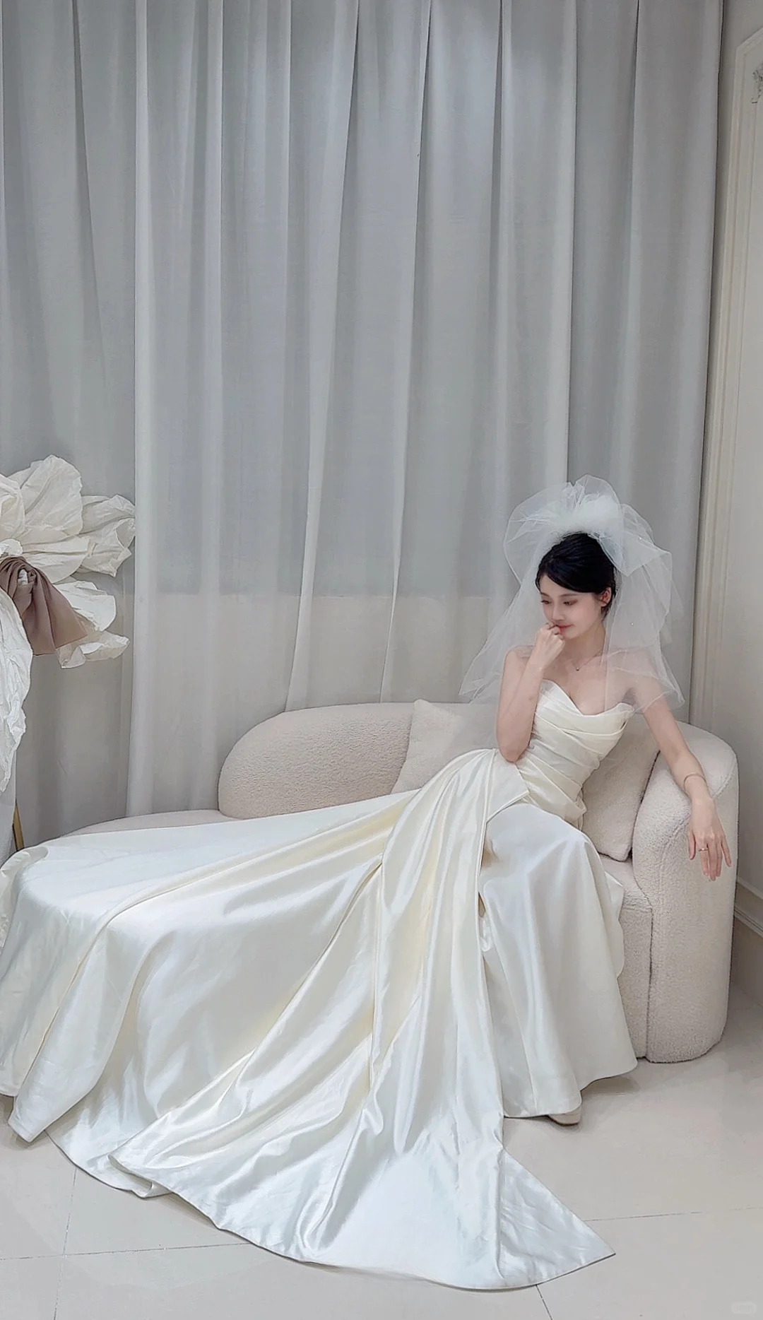Chic A Line Strapless White Satin Pleated With Veil Long Wedding Dresses