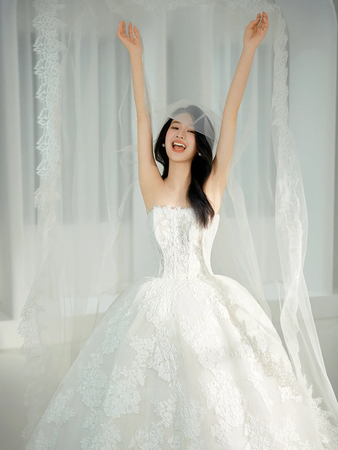 Classy Elegant A Line Strapless White Tulle Lace With Veil Long Wedding Dresses
