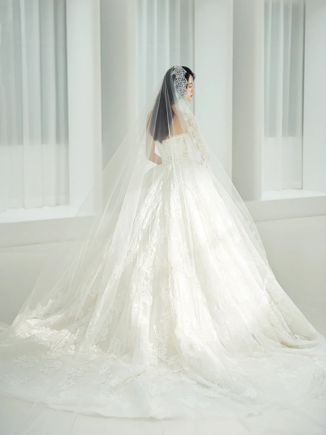 Classy Elegant A Line Strapless White Tulle Lace With Veil Long Wedding Dresses