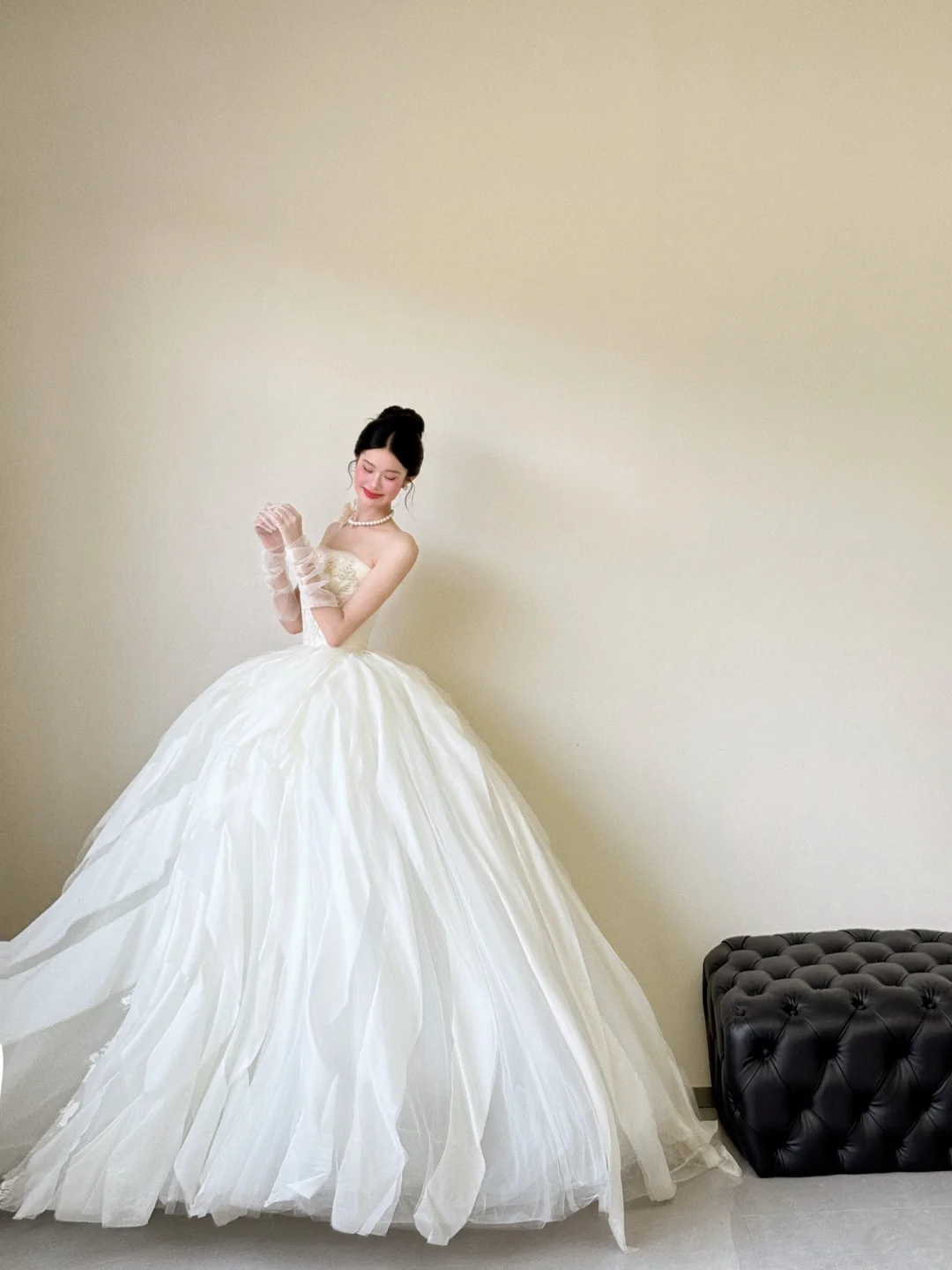 Princess Ball Gown Strapless White Satin Tulle Applique With Gloves Long Wedding Dresses