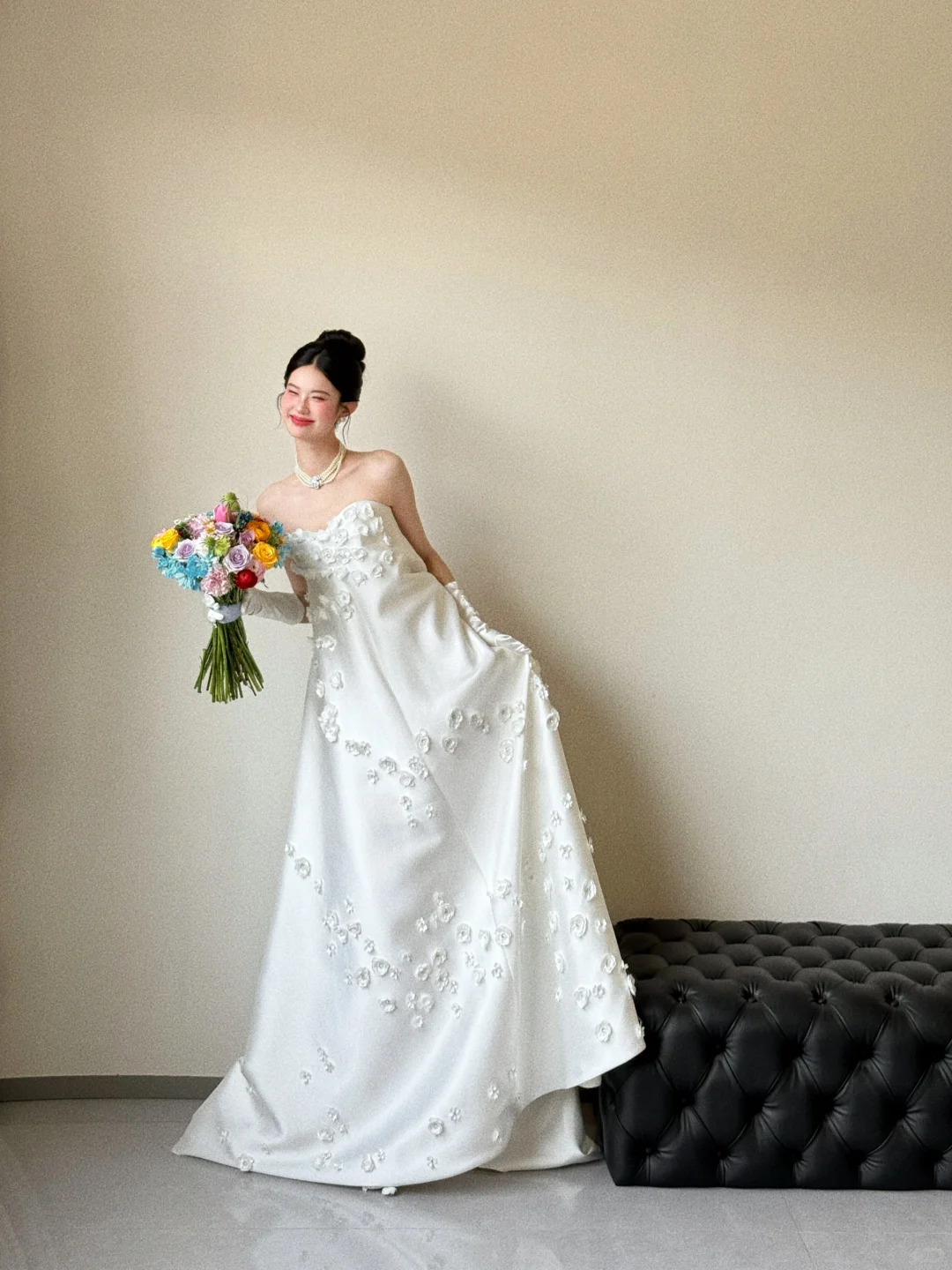 Elegant Strapless White Satin Applique With Gloves Long Wedding Dresses