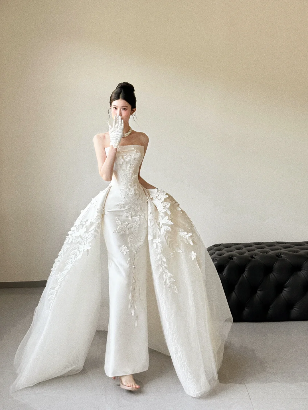 Unique Mermaid Strapless White Satin Tulle Applique With Gloves Long Wedding Dresses