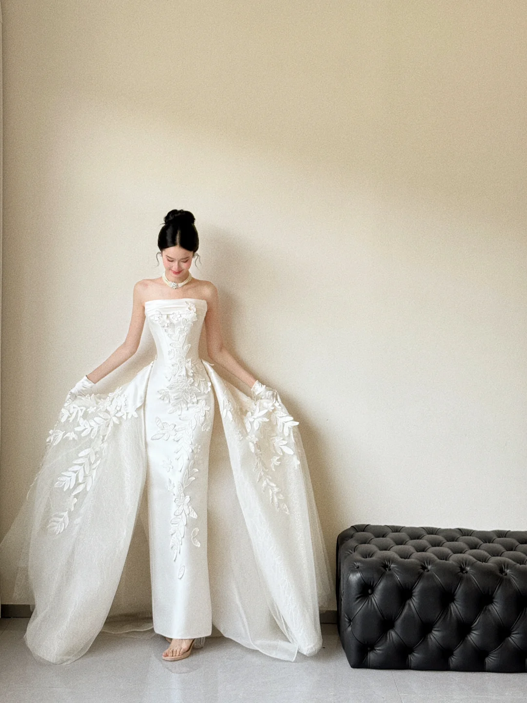 Unique Mermaid Strapless White Satin Tulle Applique With Gloves Long Wedding Dresses