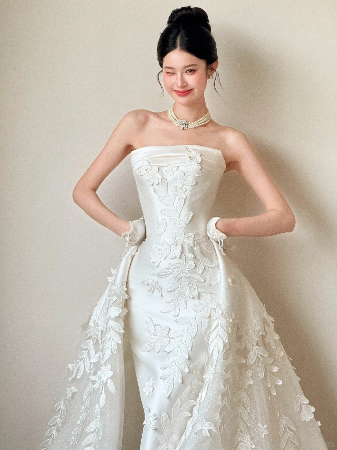 Unique Mermaid Strapless White Satin Tulle Applique With Gloves Long Wedding Dresses