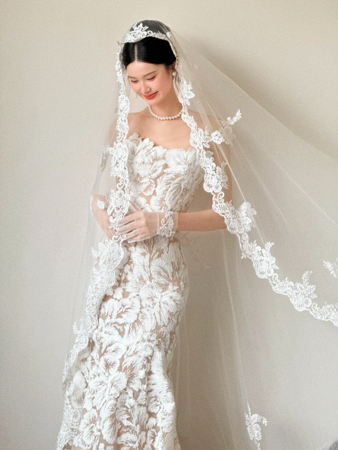 Dreamy Mermaid Strapless Tulle Applique With Gloves Long Wedding Dresses
