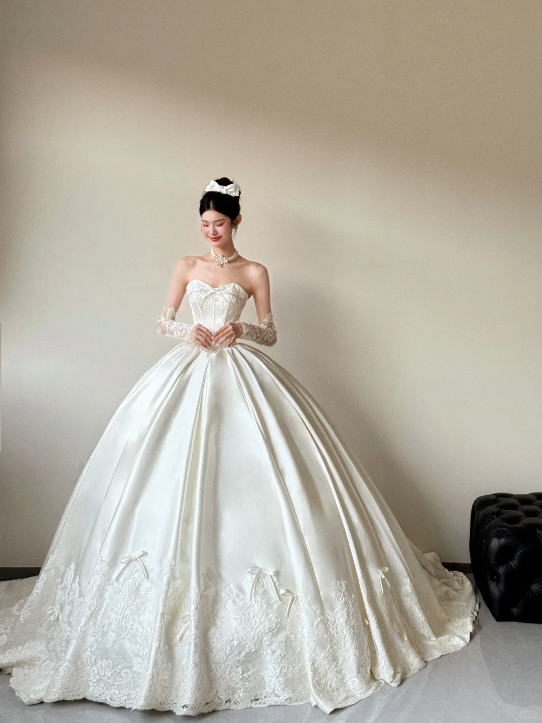 Vintage Ball Gown Strapless Satin Lace Applique Long Wedding Dresses