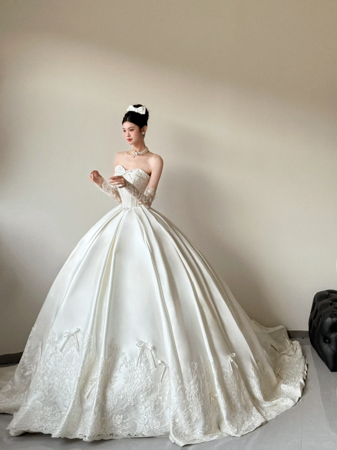 Vintage Ball Gown Strapless Satin Lace Applique Long Wedding Dresses