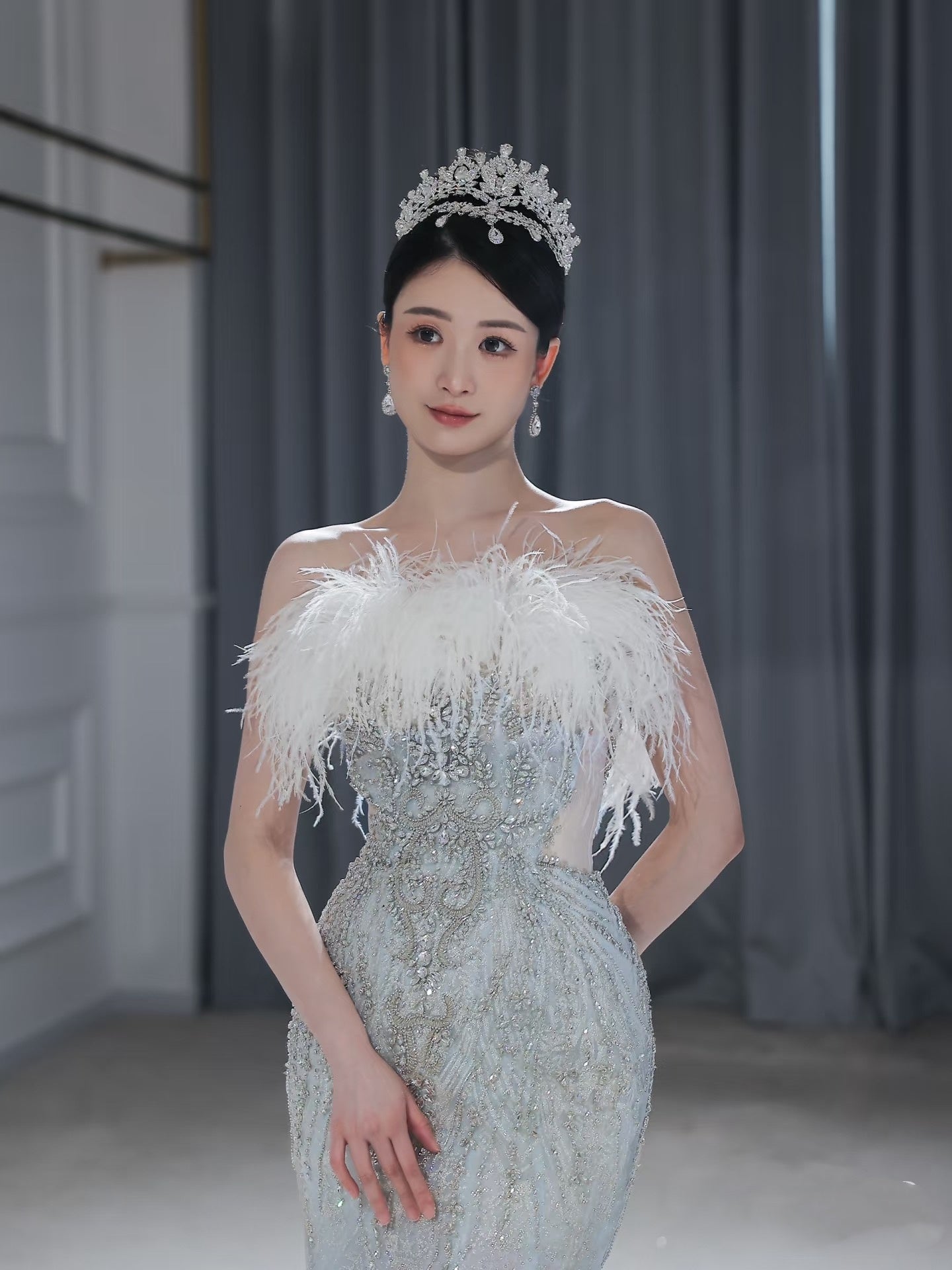 Princess Mermaid Strapless Neckline Long Sequin Feathers Long Wedding Dresses Brides Dress