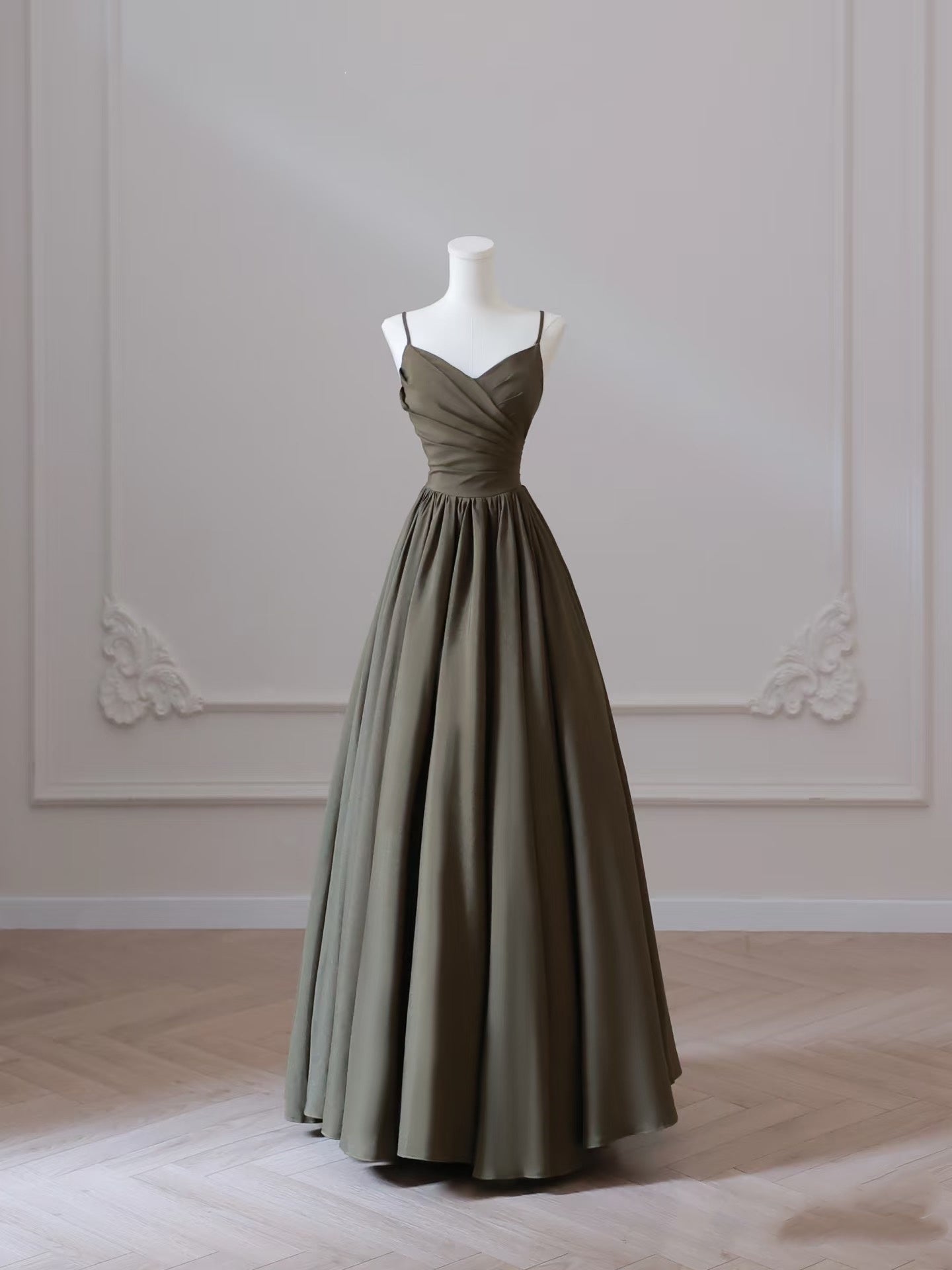Sexy A Line Spaghetti Straps Satin Long Prom Dresses Evening Gowns