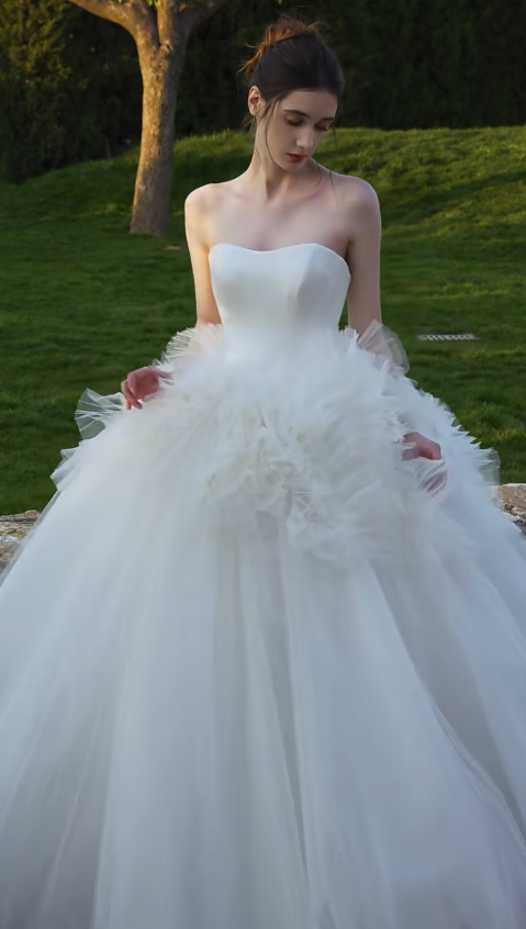 Simple Elegant Ball Gown Strapless Satin Tulle Long Wedding Dresses