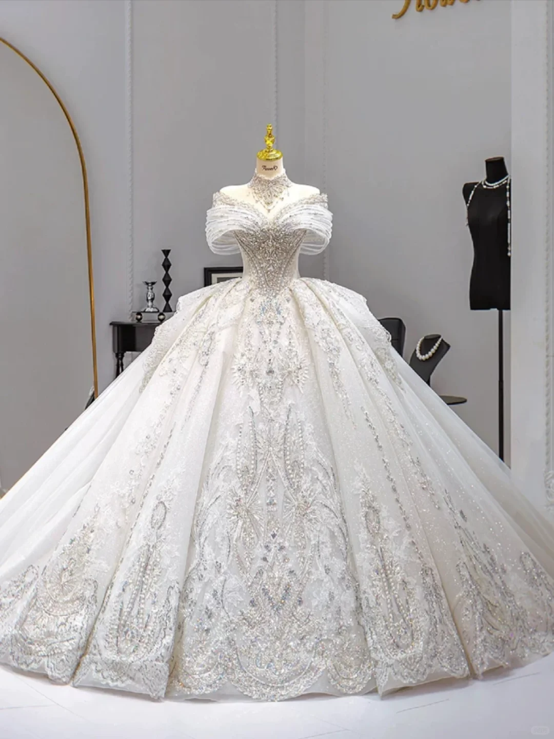 Romantic Ball Gown Off The Shoulder Tulle Lace Beaded Long Wedding Dresses