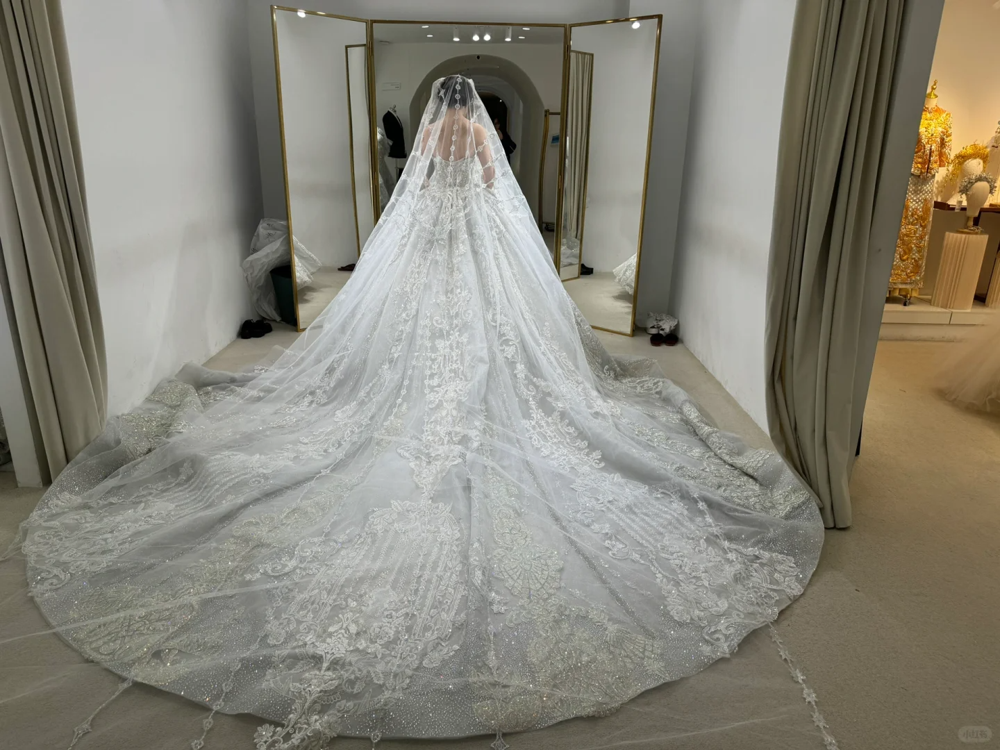 Gorgeous Ball Gown Strapless Satin Tulle Sequin Beaded With Veil Long Wedding Dresses