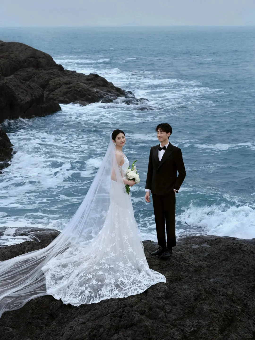Unique Mermaid Spaghetti Strpas White Tulle Applique With Veil Long Wedding Dresses