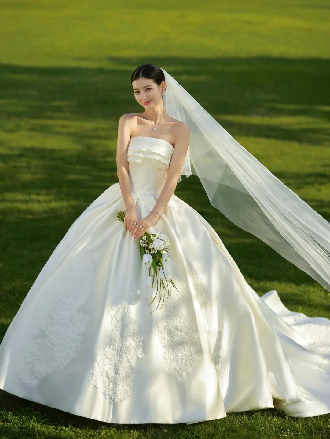 Elegant Ball Gown Strapless Satin Lace With Veil Long Wedding Dresses
