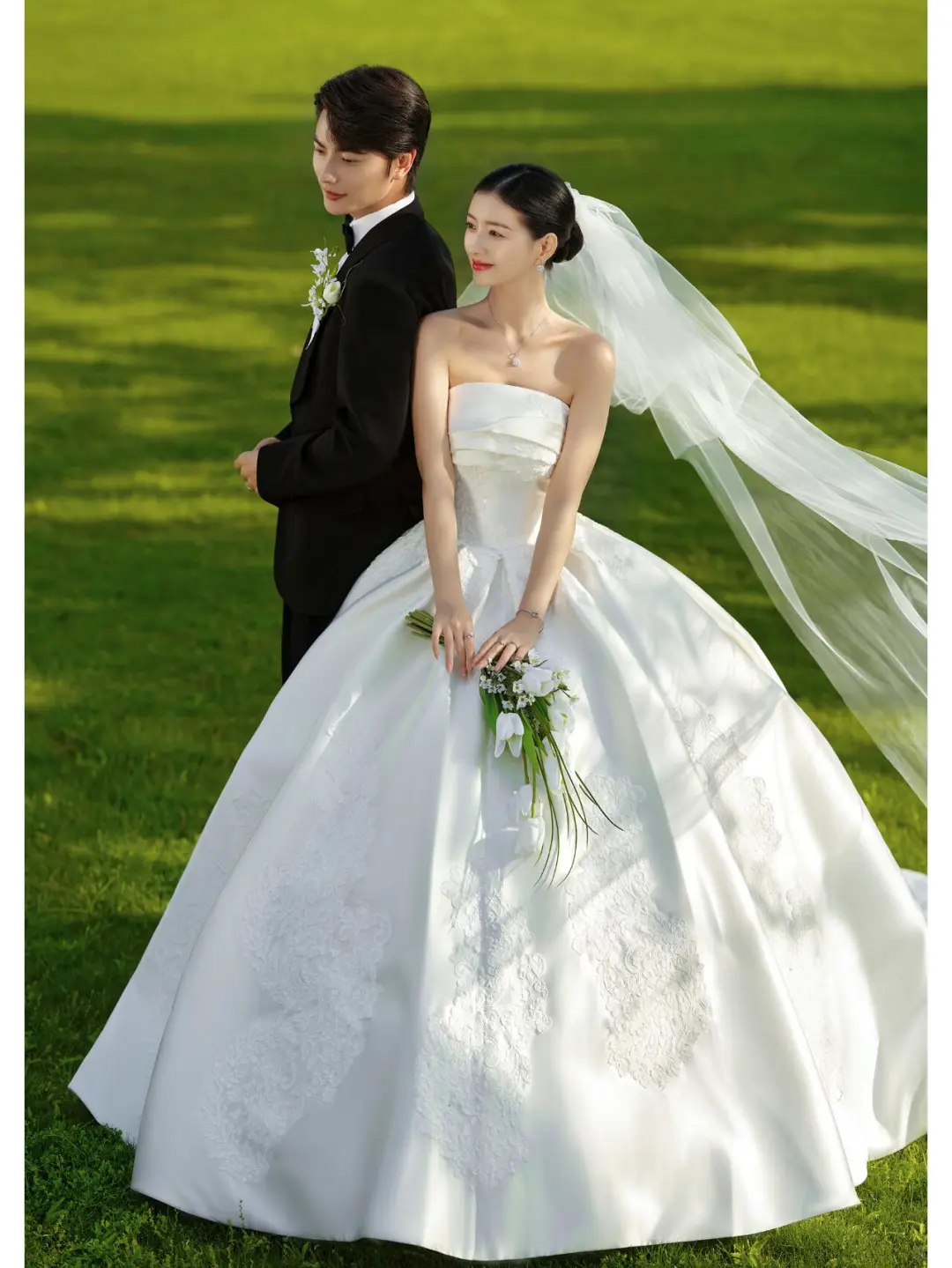Elegant Ball Gown Strapless Satin Lace With Veil Long Wedding Dresses