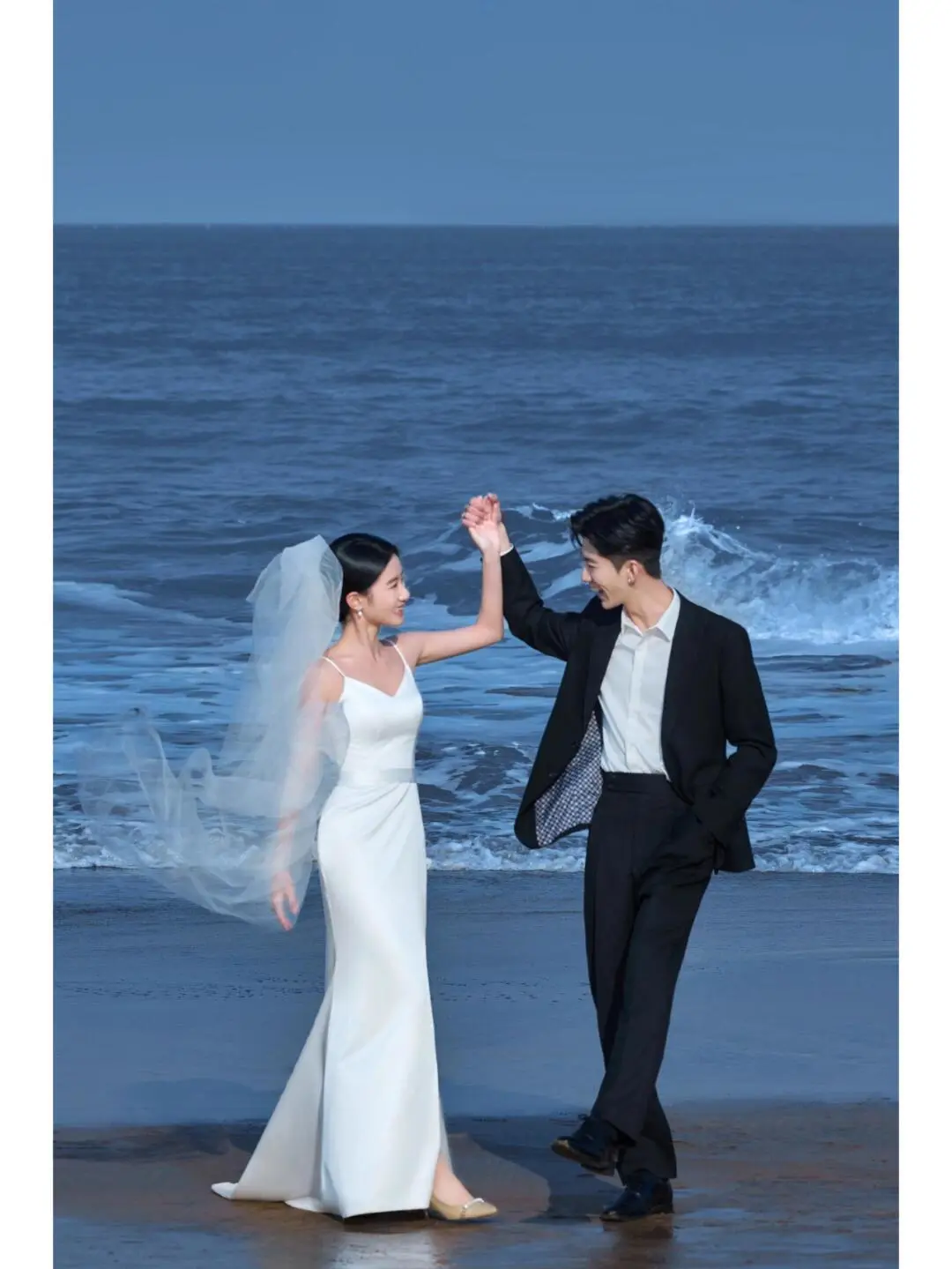 Elegant Simple Mermaid Spaghetti Straps White Satin Slit With Veil Long Wedding Dresses