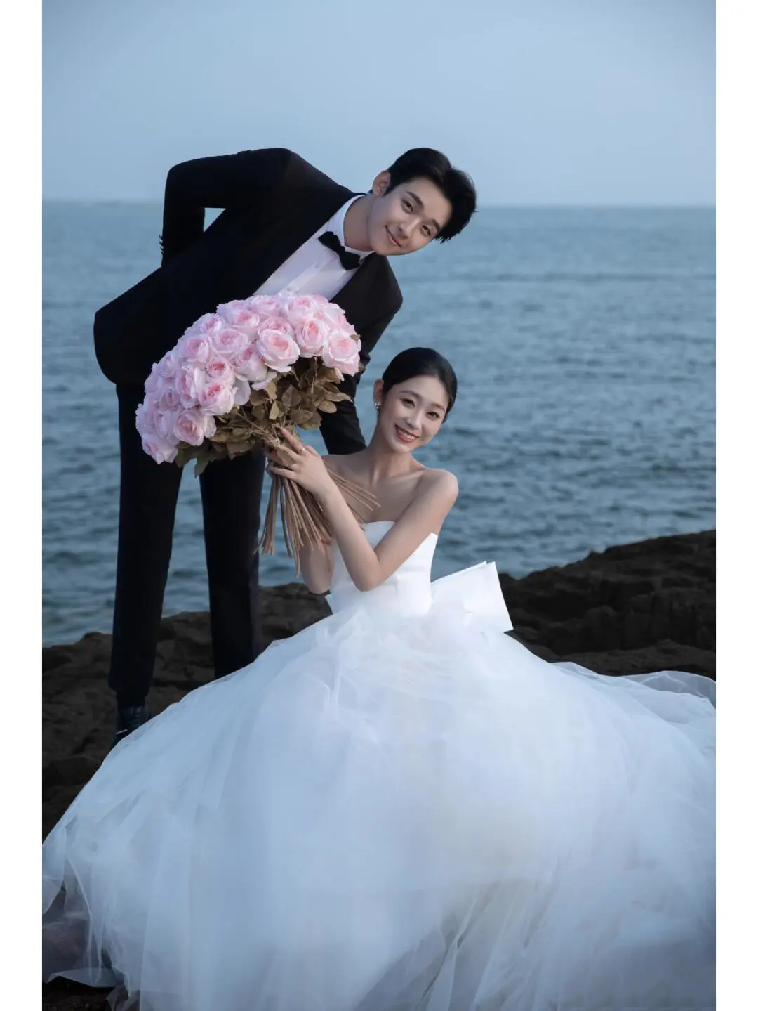 Elegant Ball Gown Strapless White Satin Tulle With Veil Long Wedding Dresses