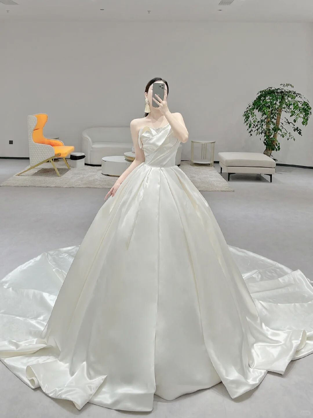 Elegant Ball Gown Strapless Satin Pleated Long Wedding Dresses
