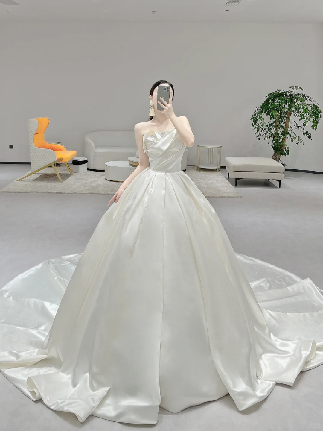 Elegant Ball Gown Strapless Satin Pleated Long Wedding Dresses