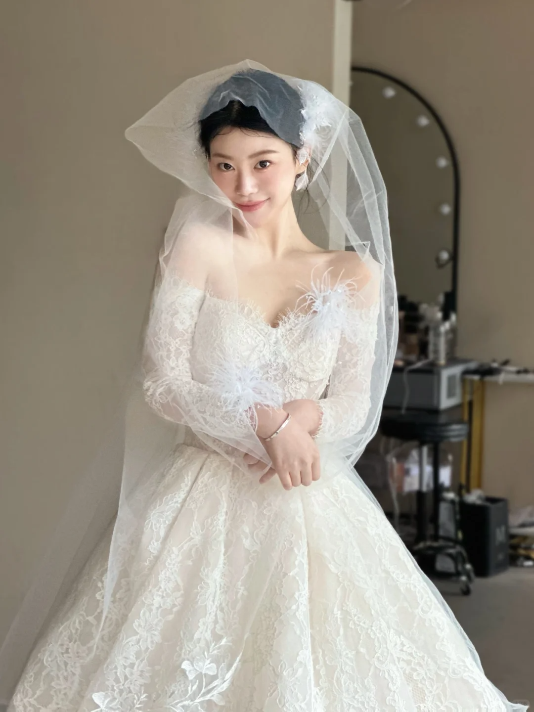 Vintage Ball Gown Off The Shoulder White Tulle Lace Long Sleeves With Veil Long Wedding Dresses