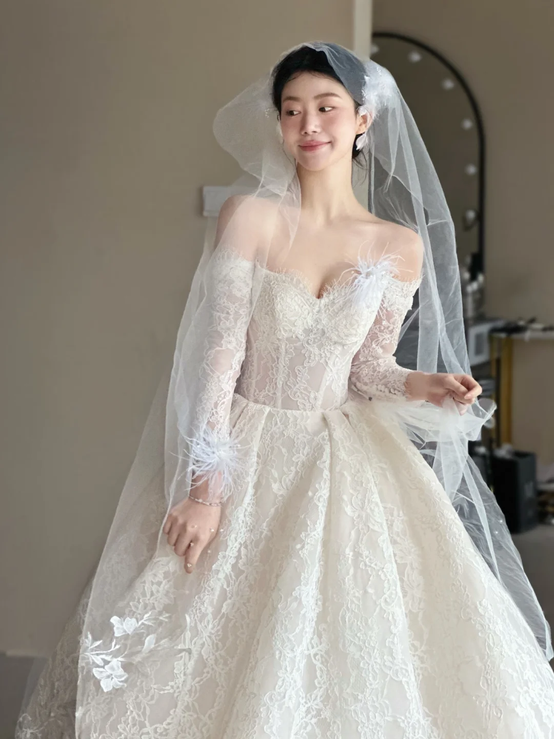 Vintage Ball Gown Off The Shoulder White Tulle Lace Long Sleeves With Veil Long Wedding Dresses