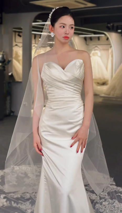 Simple Classy Mermaid Strapless Satin With Veil Long Wedding Dresses