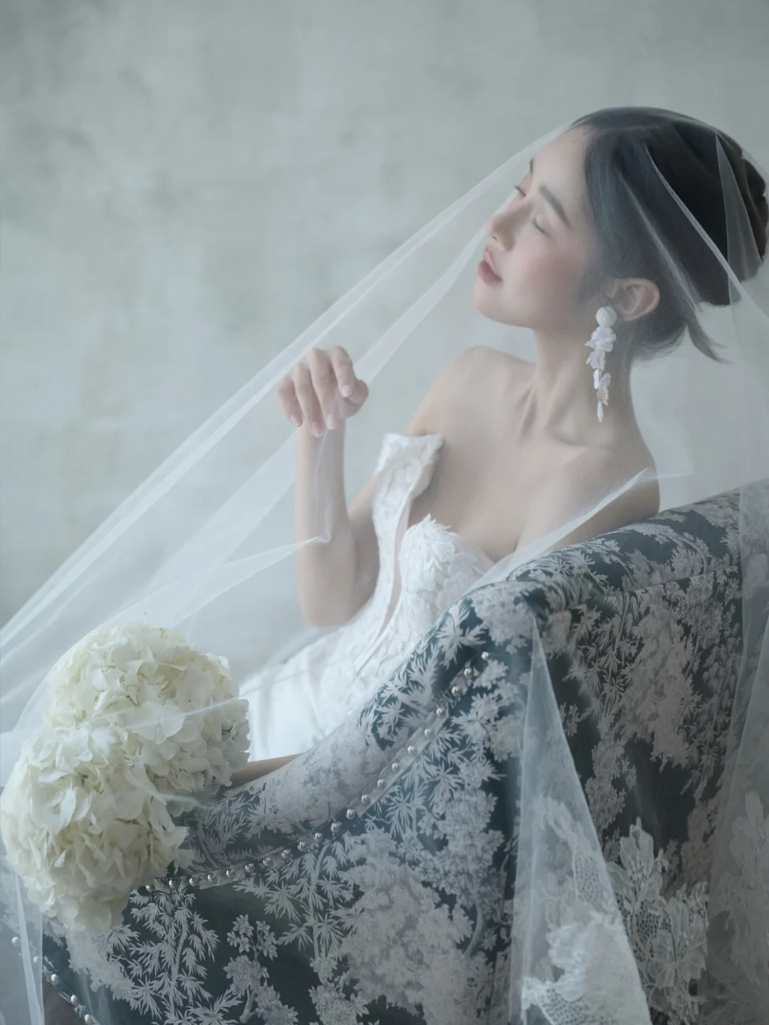 Classy Mermaid Off The Shoulder Satin Lace With Veil Long Wedding Dresses