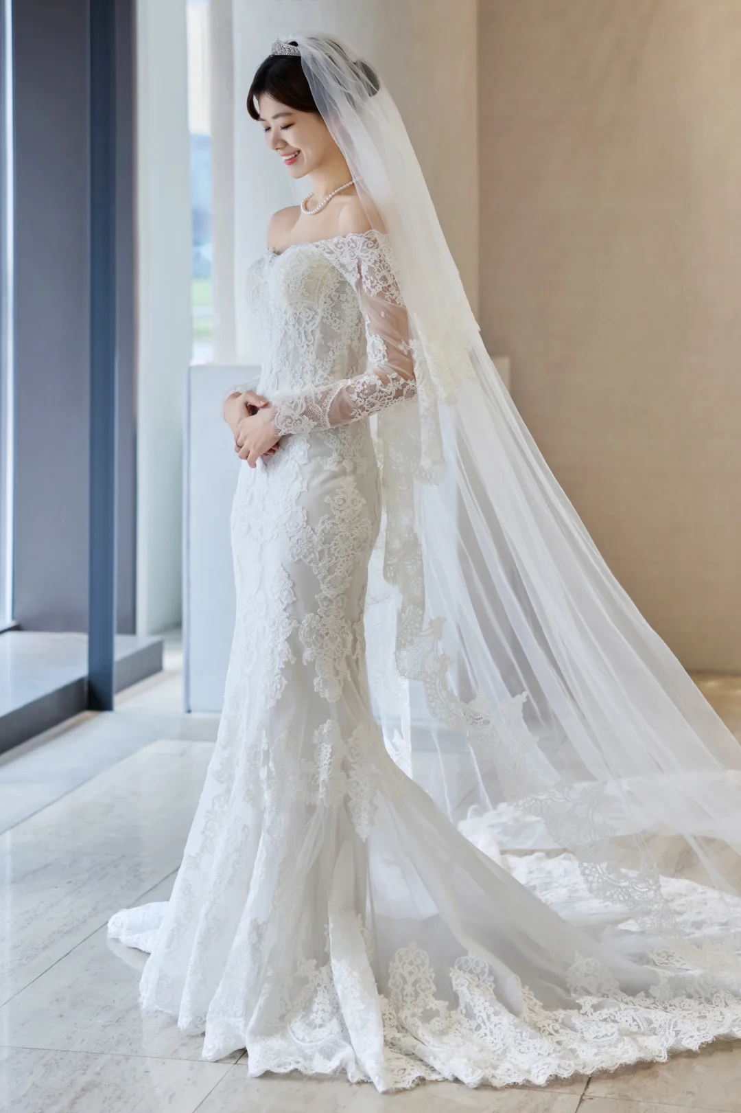 Vintage Mermaid Off The Shoulder White Tulle Lace Long Sleeves With Veil Long Wedding Dresses