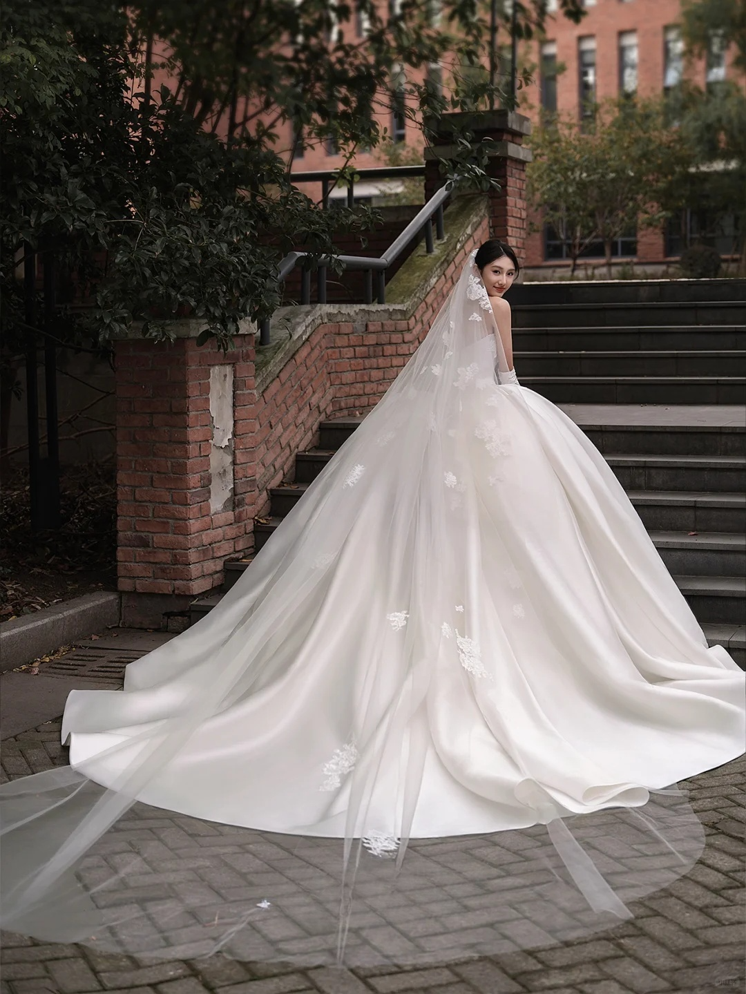 Timeless Ball Gown Strqpless Satin Applique With Veil Gloves Long Wedding Dresses