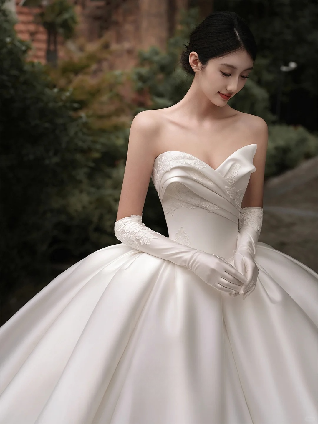 Timeless Ball Gown Strqpless Satin Applique With Veil Gloves Long Wedding Dresses