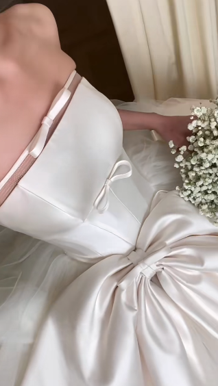 Unique Ball Gown Strqpless Satin Tulle Long Wedding Dresses