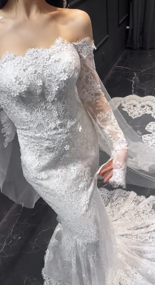Classy Mermaid Off The Shoulder White Lace Long Sleeves With Veil Long Wedding Dresses