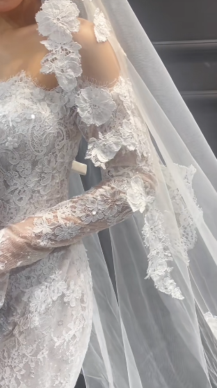 Classy Mermaid Off The Shoulder White Lace Long Sleeves With Veil Long Wedding Dresses