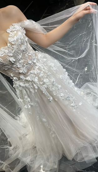 Pretty A Line Off The Shoulder Tulle Applique Long Wedding Dresses