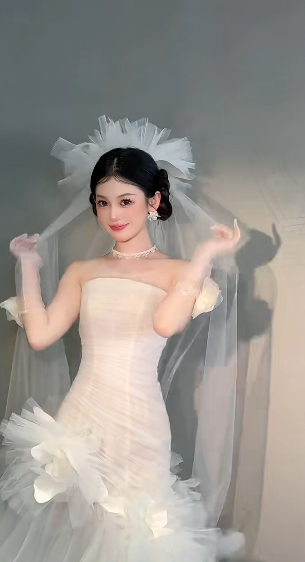 Unique Mermaid Strapless Tulle With Veil Gloves Long Wedding Dresses